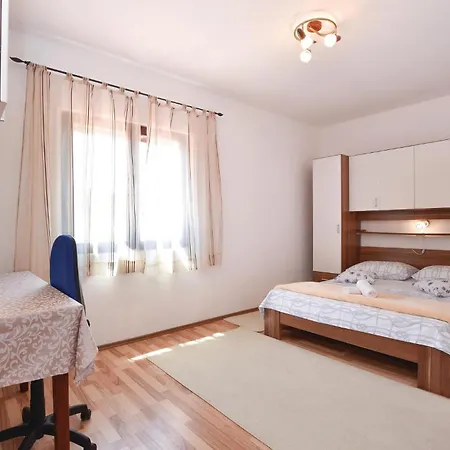 Дом отдыха Sinj With A Fireplace 417