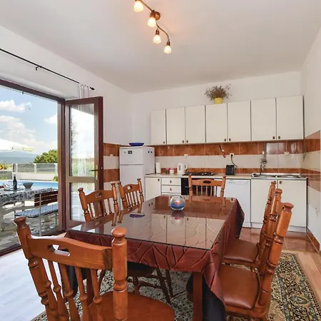 Sinj With A Fireplace 417 Дом отдыха Синь