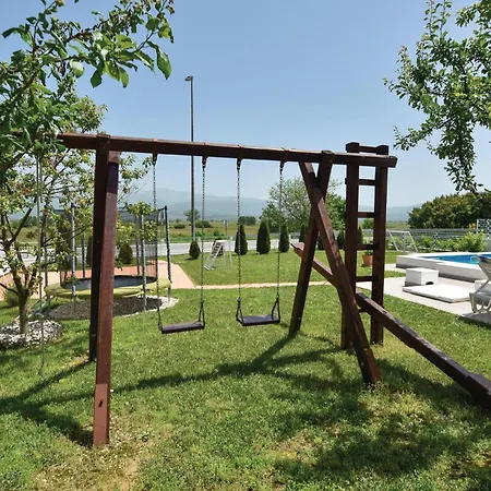 Sinj With A Fireplace 417 Дом отдыха Синь