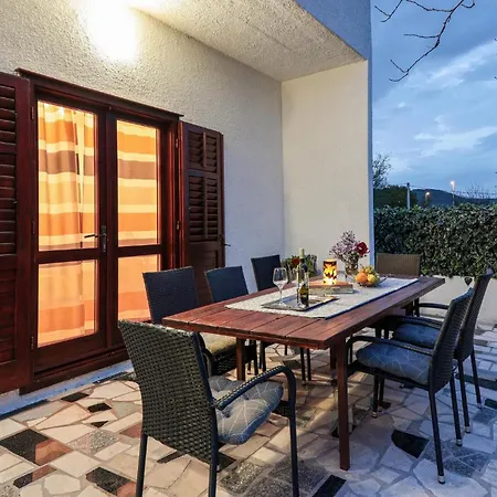 Sinj With A Fireplace 417