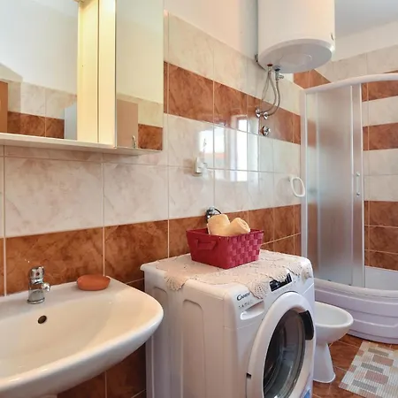 Дом отдыха Sinj With A Fireplace 417