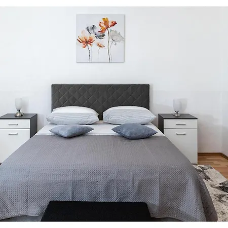 Sinj With A Fireplace 417 Синь