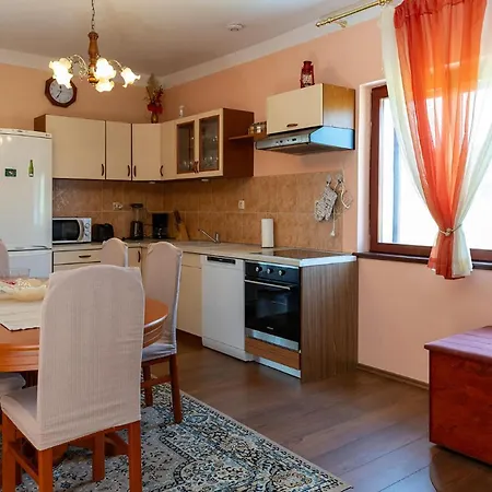 Дом отдыха Sinj With A Fireplace 417