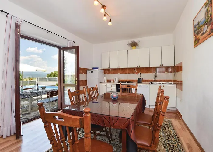 With A Fireplace 417 بيت للعطل سيني