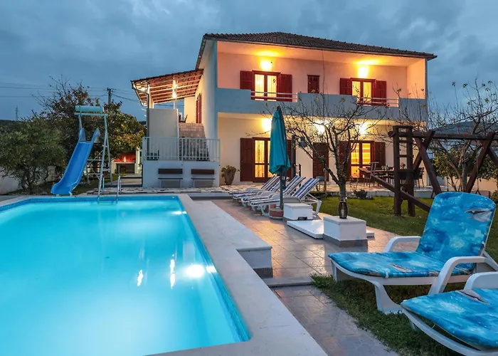 With A Fireplace 417 بيت للعطل سيني