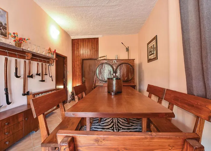With A Fireplace 417 بيت للعطل