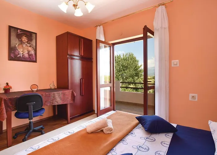 With A Fireplace 417 بيت للعطل