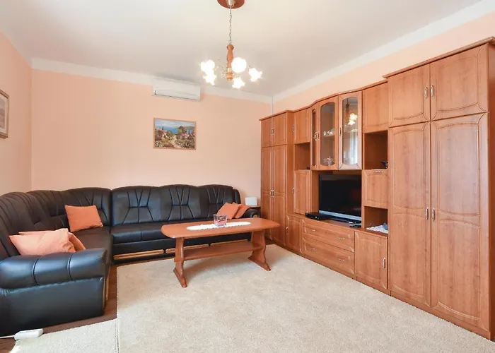With A Fireplace 417 بيت للعطل